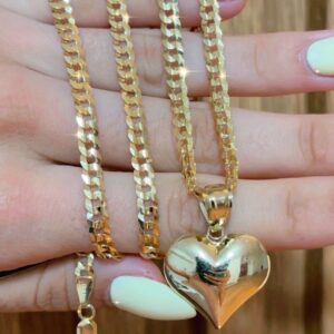 Solid chain with pendant