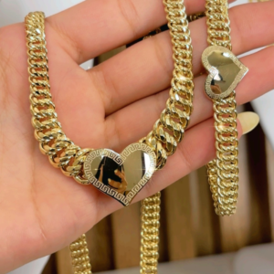 Princess choker with heart pendant